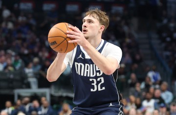 华体会-巴格利：弗拉格能给对方防守施压 为队友创造机会 他只会越来越好